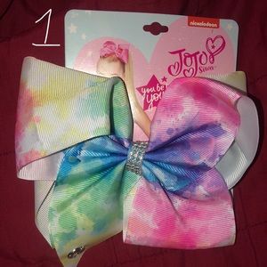 Jojo Bow. @upstrHallPlast